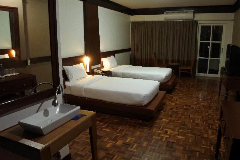 Suriwongse Tower 3*